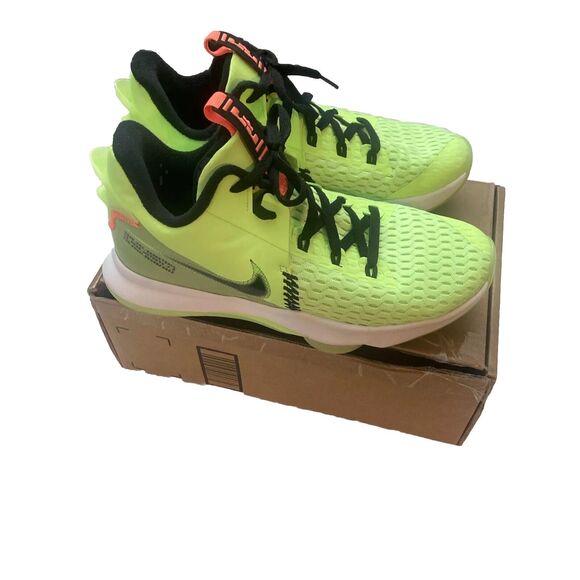 Nike Lebron James Witness V Shoes 11 Grinch Lime Glow Mens CQ9380-300 Basketball - Picture 1 of 6